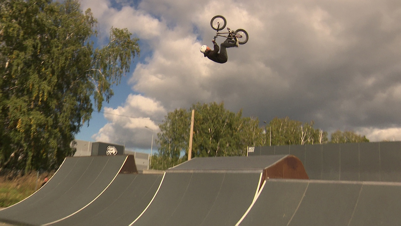 Экстремальные соревнования на BMX и самокатах прошли в Челябинске Экстремальные соревнования на BMX и самокатах прошли в Челябинске
