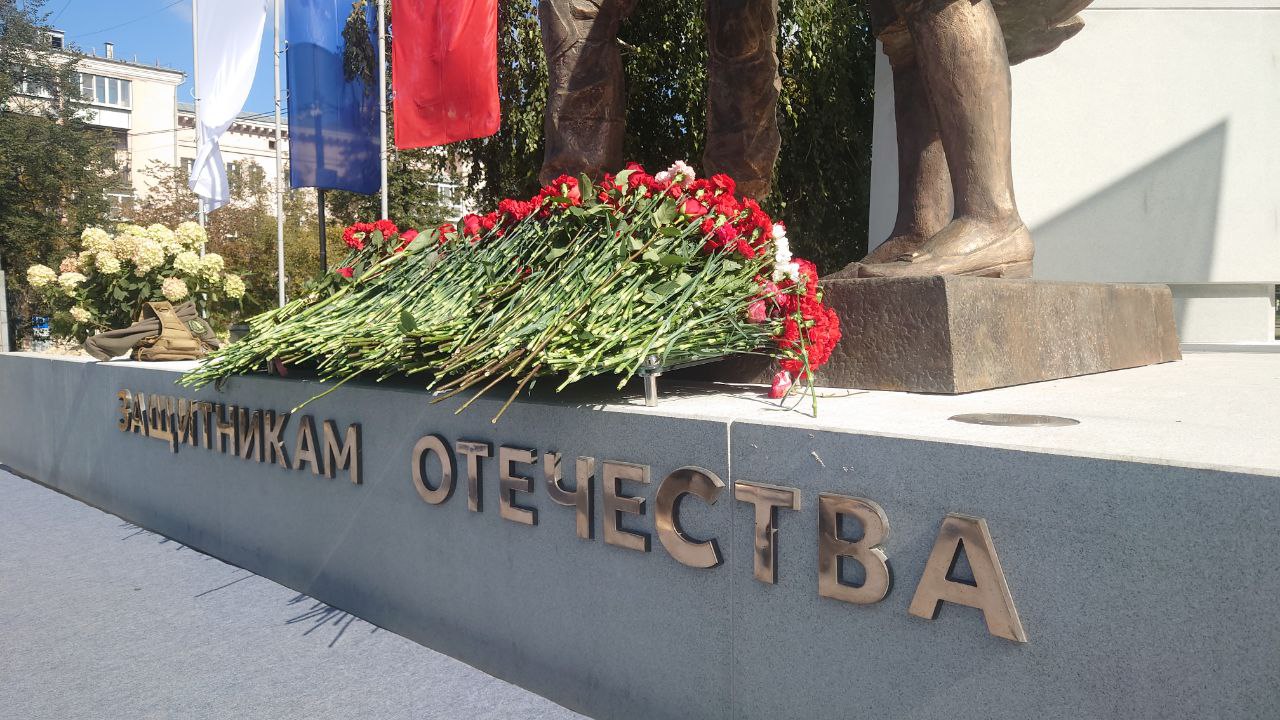 Памятник защитникам Отечества открыли в Челябинске