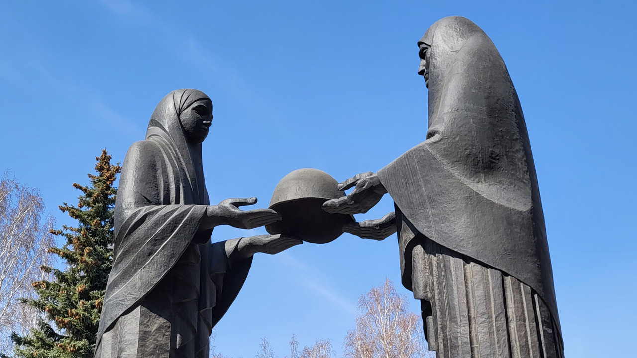 В Челябинске приступают к ремонту воинского мемориала на Лесном кладбище В Челябинске приступают к ремонту воинского мемориала на Лесном кладбище