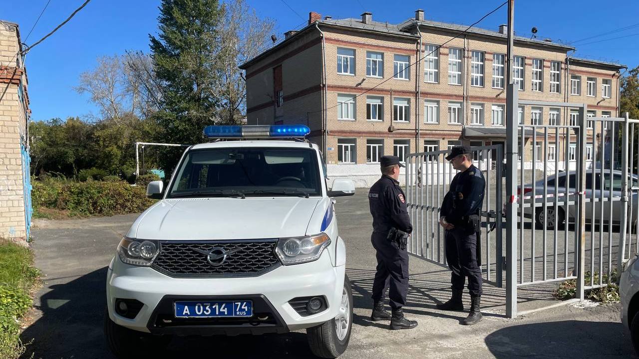 В Челябинске школьник напал на одноклассников с молотком, есть пострадавшие В Челябинске школьник напал на одноклассников с молотком, есть пострадавшие