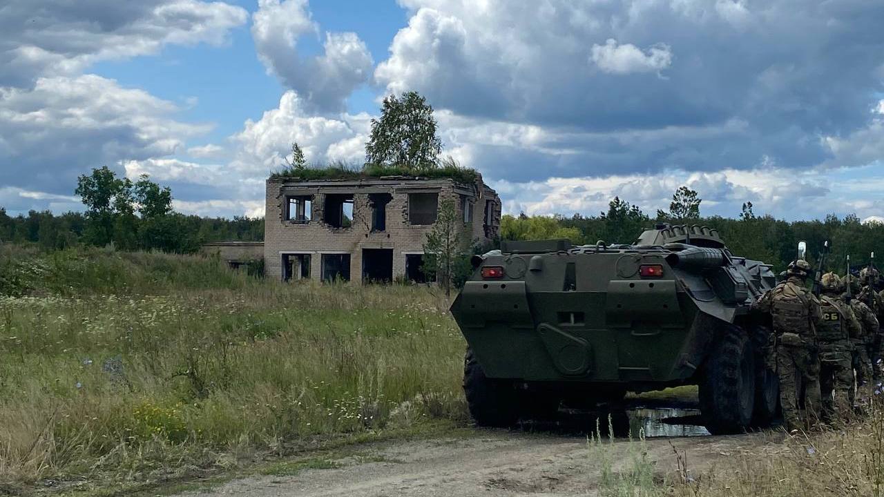 Силовые структуры и правоохранительные органы провели учения под Челябинском Силовые структуры и правоохранительные органы провели учения под Челябинском