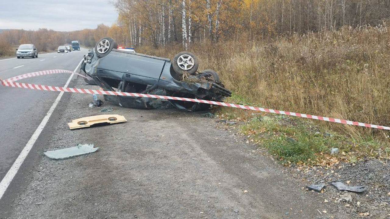 Автомобиль перевернулся на трассе М5 в Челябинской области, пострадала девушка