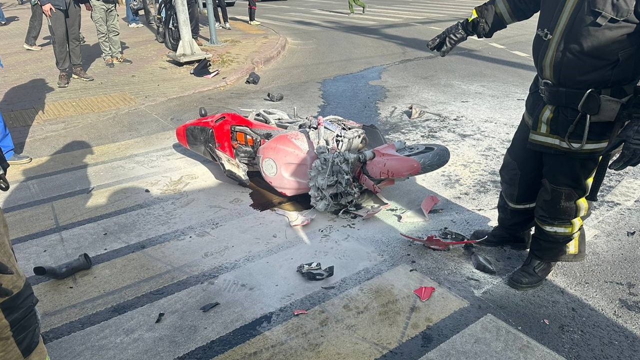 Автомобиль сбил мотоциклиста в центре Челябинска