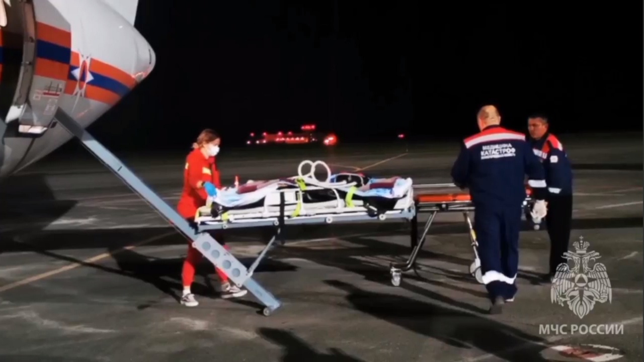 Пострадавшего во время пожара в Аше ребенка спецбортом отправили в Нижний Новгород Пострадавшего во время пожара в Аше ребенка спецбортом отправили в Нижний Новгород