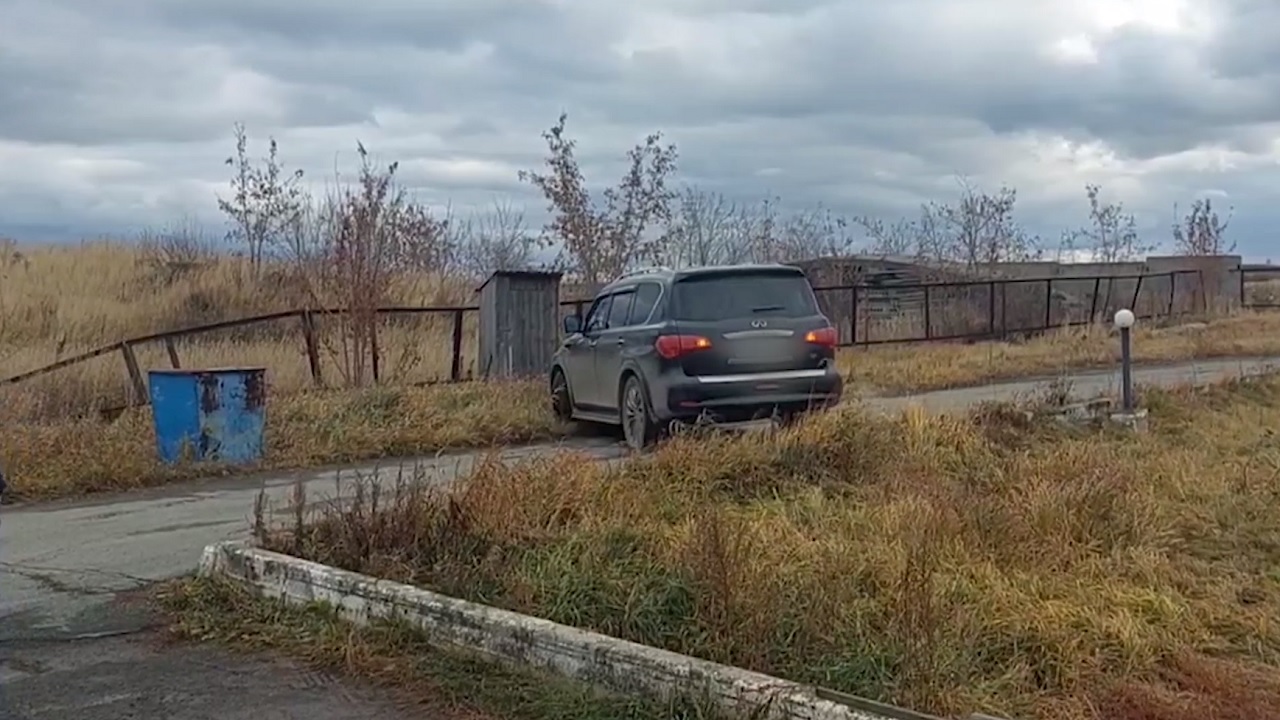 Укрывавшего автомобиль от судебных приставов водителя задержали в Коркино Укрывавшего автомобиль от судебных приставов водителя задержали в Коркино
