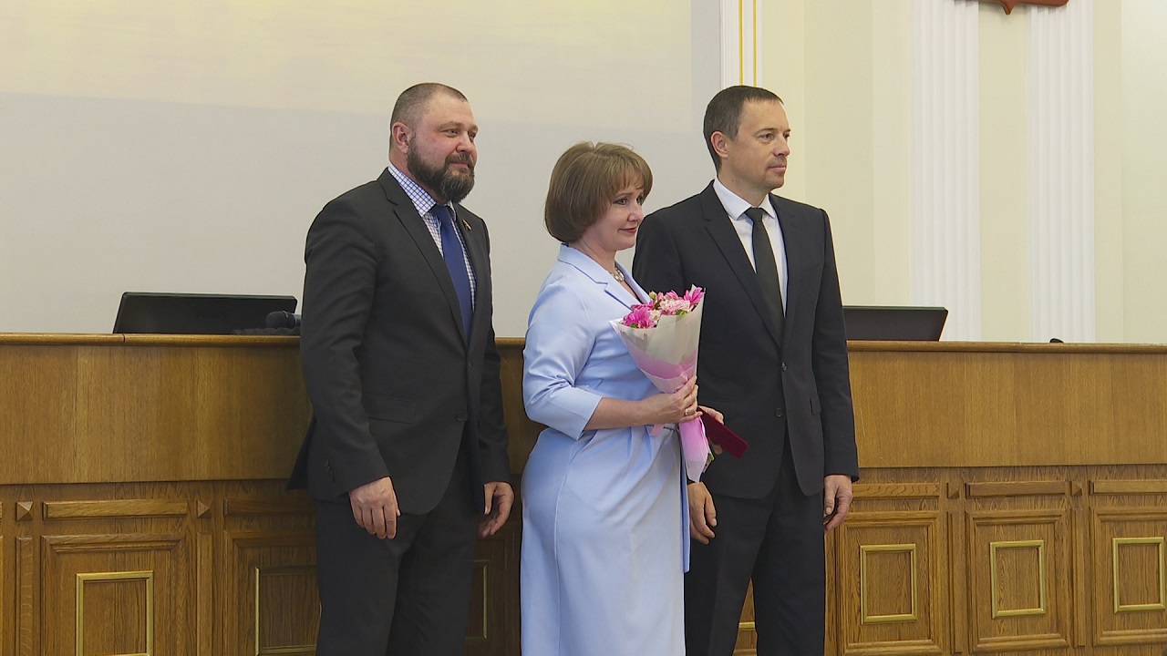 Почти 60 лучших педагогов Челябинской области получили премию Заксобрания Почти 60 лучших педагогов Челябинской области получили премию Заксобрания
