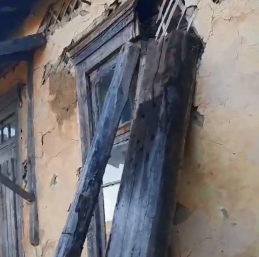 В одном из домов Карталинского района выпала стена В одном из домов Карталинского района выпала стена
