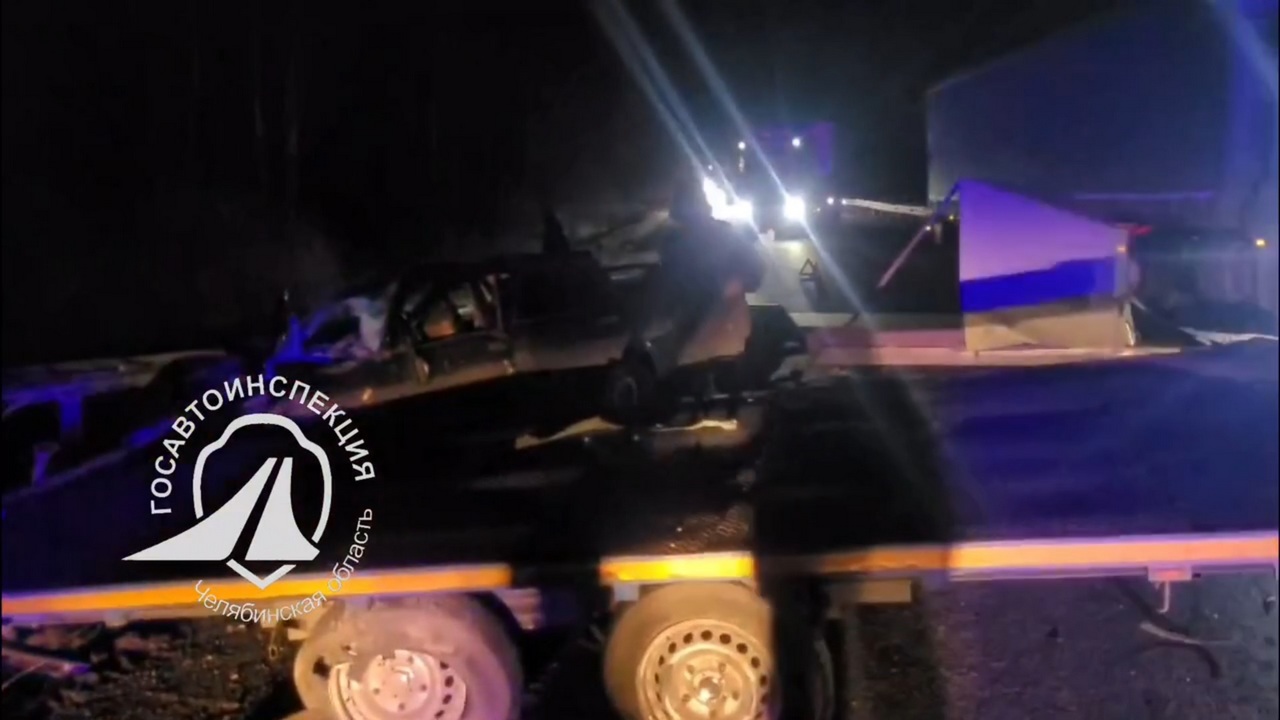 Оторвавшийся прицеп стал причиной массового ДТП в Челябинской области Оторвавшийся прицеп стал причиной массового ДТП в Челябинской области