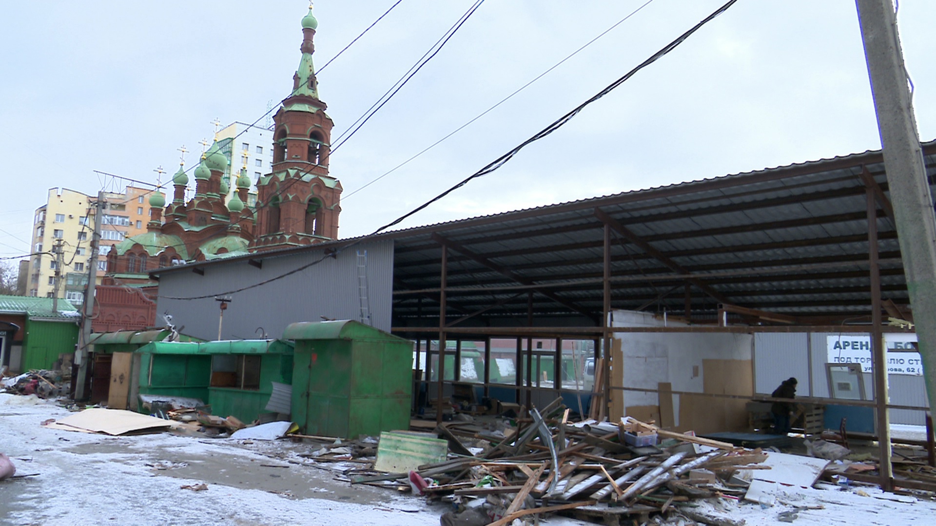 Старейший рынок начали разбирать в центре Челябинска Старейший рынок начали разбирать в центре Челябинска