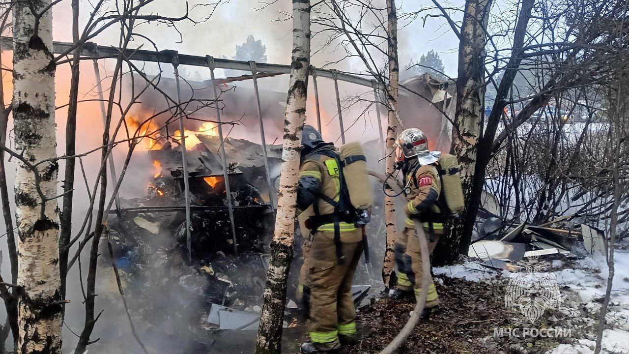 Два человека погибли при столкновении 4 автомобилей на трассе М5 в Челябинской области Два человека погибли при столкновении 4 автомобилей на трассе М5 в Челябинской области