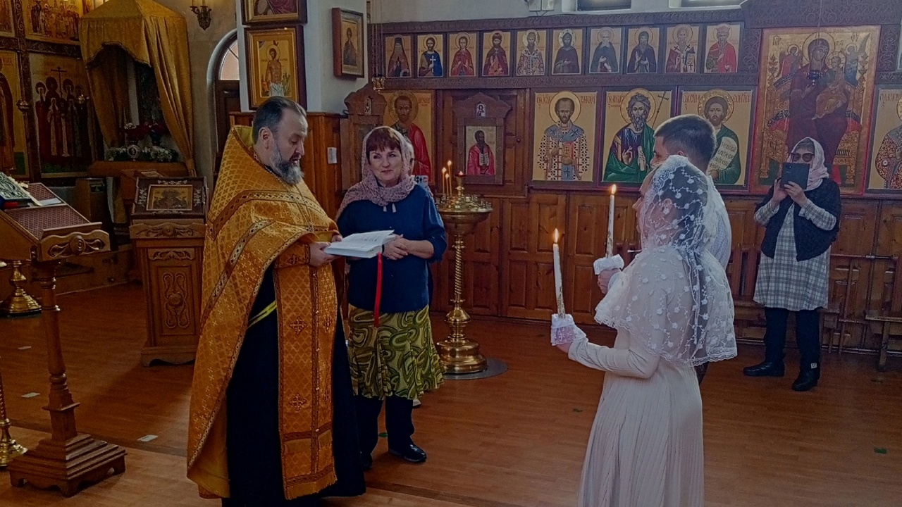 Первое венчание с сурдопереводом прошло в челябинском храме Первое венчание с сурдопереводом прошло в челябинском храме