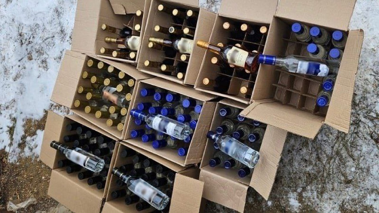 В Челябинской области мужчина хранил дома алкоголь на миллион рублей В Челябинской области мужчина хранил дома алкоголь на миллион рублей