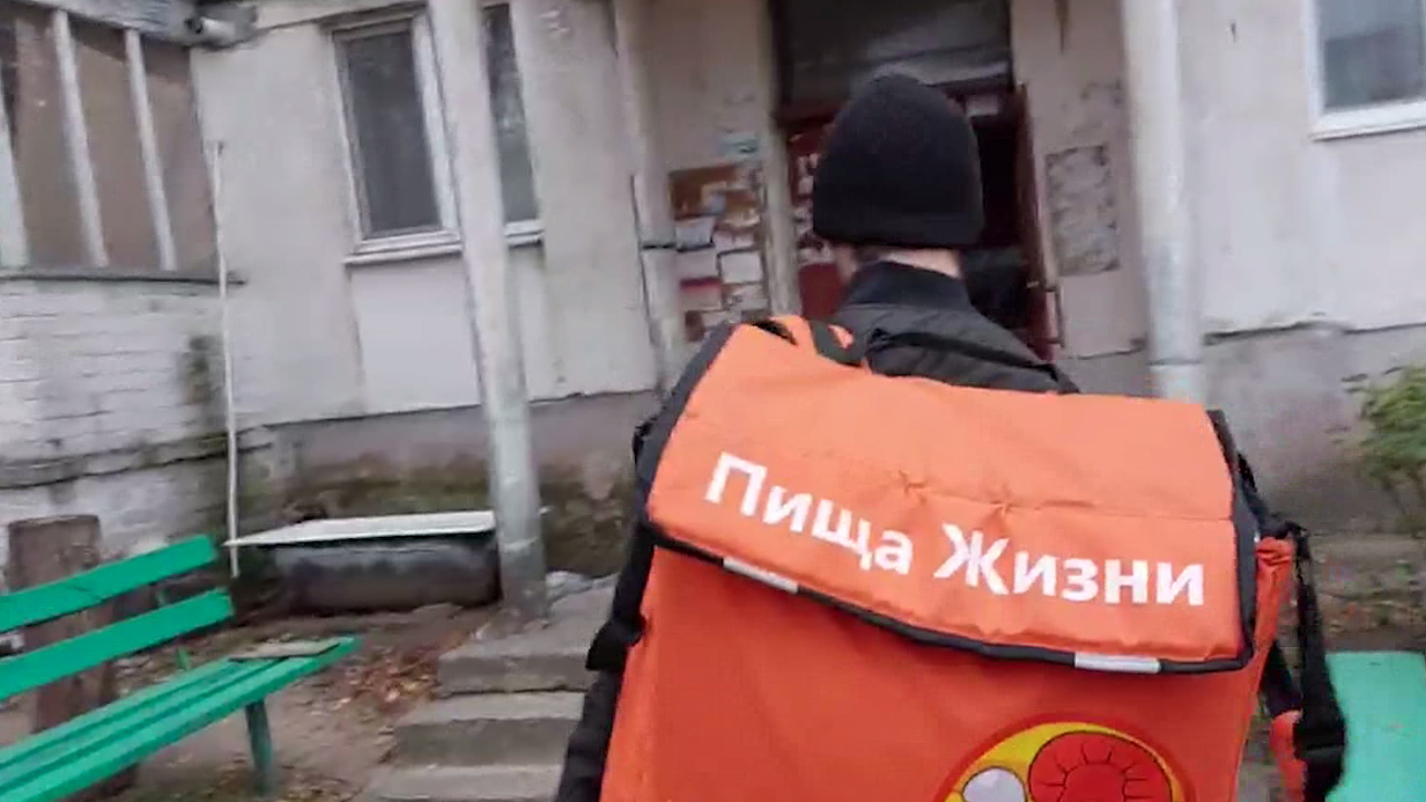 Волонтеры "Пищи жизни" навестили в ЛНР детей Великой Отечественной войны Волонтеры "Пищи жизни" навестили в ЛНР детей Великой Отечественной войны
