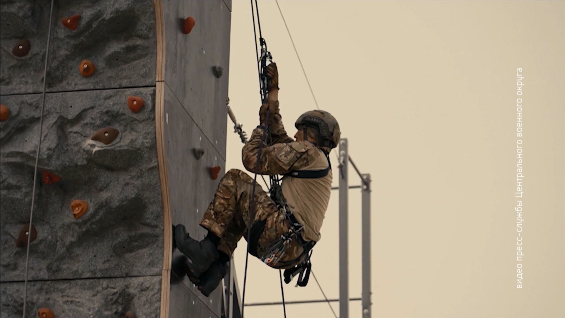 Разведчики из Челябинской области прошли горную спецподготовку на полигоне в Таджикистане