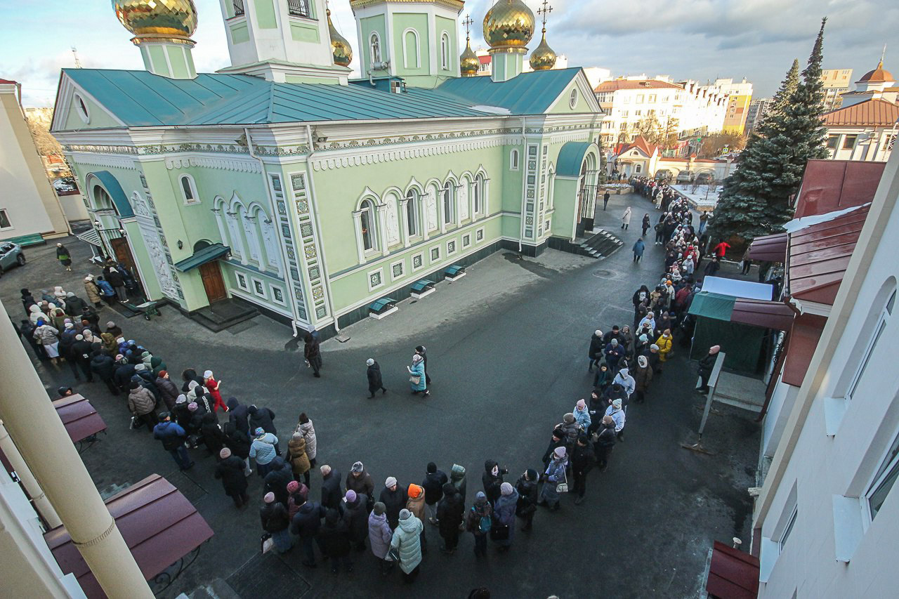 В Челябинск привезли мощи Николая Чудотворца: с какими просьбами приходят верующие В Челябинск привезли мощи Николая Чудотворца: с какими просьбами приходят верующие