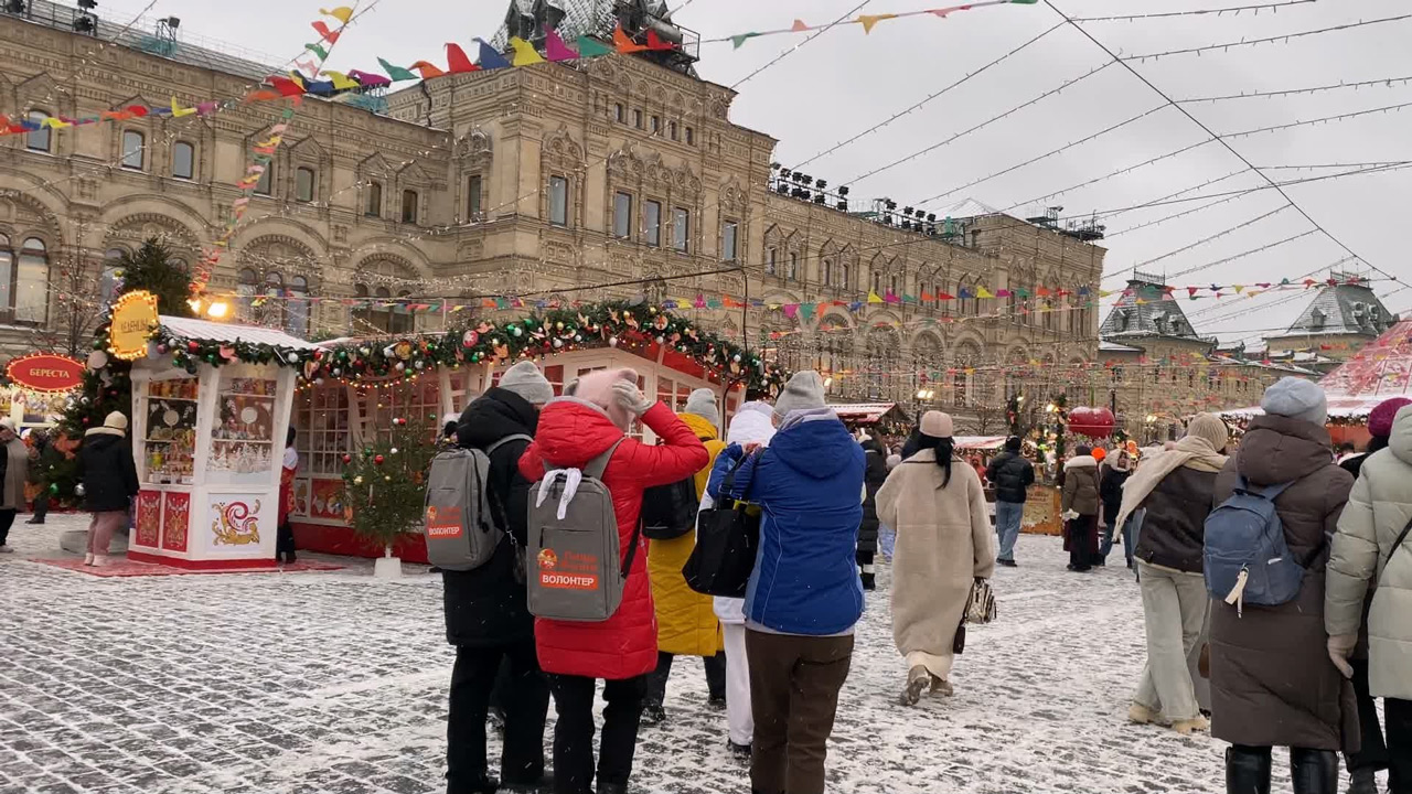 Помогают инвалидам и пенсионерам: юные волонтеры "Пищи жизни" побывали в Москве
