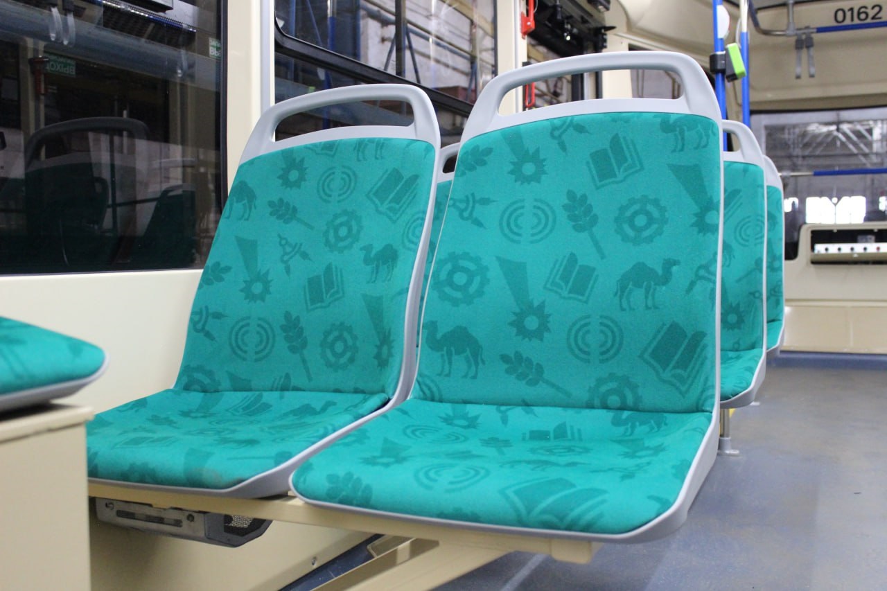 Символы Челябинска появились на сиденьях трамваев