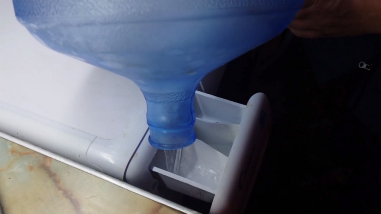 Доски падают с потолка: как люди в Миассе живут в доме 1917 года постройки