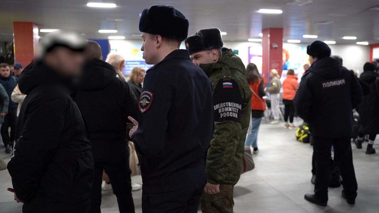 Иностранцев проверили на причастность к преступлениям в аэропорту Челябинска Иностранцев проверили на причастность к преступлениям в аэропорту Челябинска