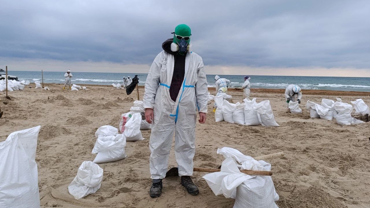 Челябинский Чистомэн поехать спасать Черное море от мазута Челябинский Чистомэн поехать спасать Черное море от мазута