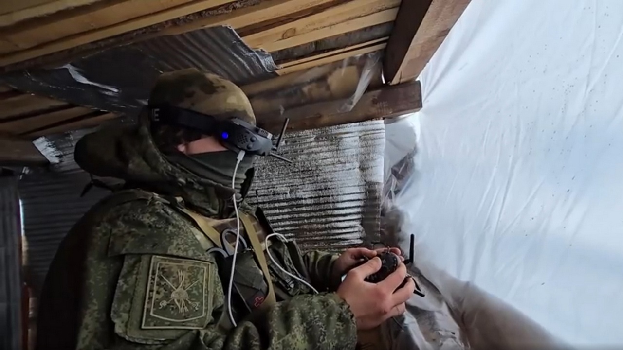 Разведка и помощь товарищам: южноуральские военнослужащие учатся управлять дронами Разведка и помощь товарищам: южноуральские военнослужащие учатся управлять дронами