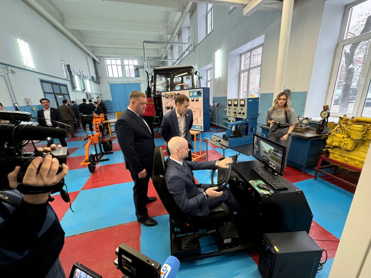 Инновации в сельском хозяйстве оценили депутаты Законодательного Собрания Челябинской области Инновации в сельском хозяйстве оценили депутаты Законодательного Собрания Челябинской области