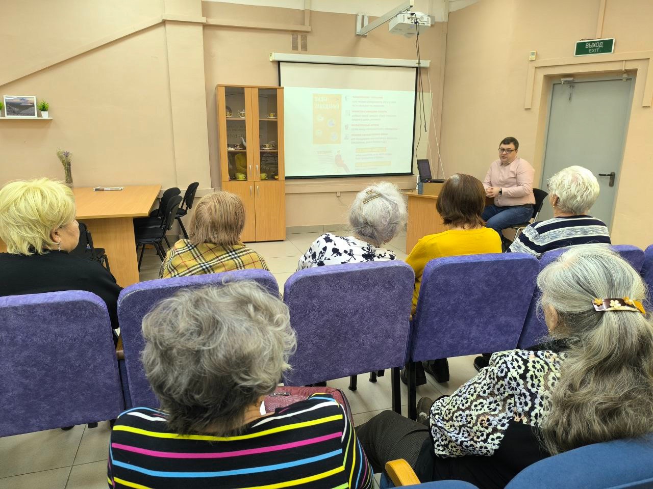 Нотариусы бесплатно консультируют пожилых жителей Челябинской области