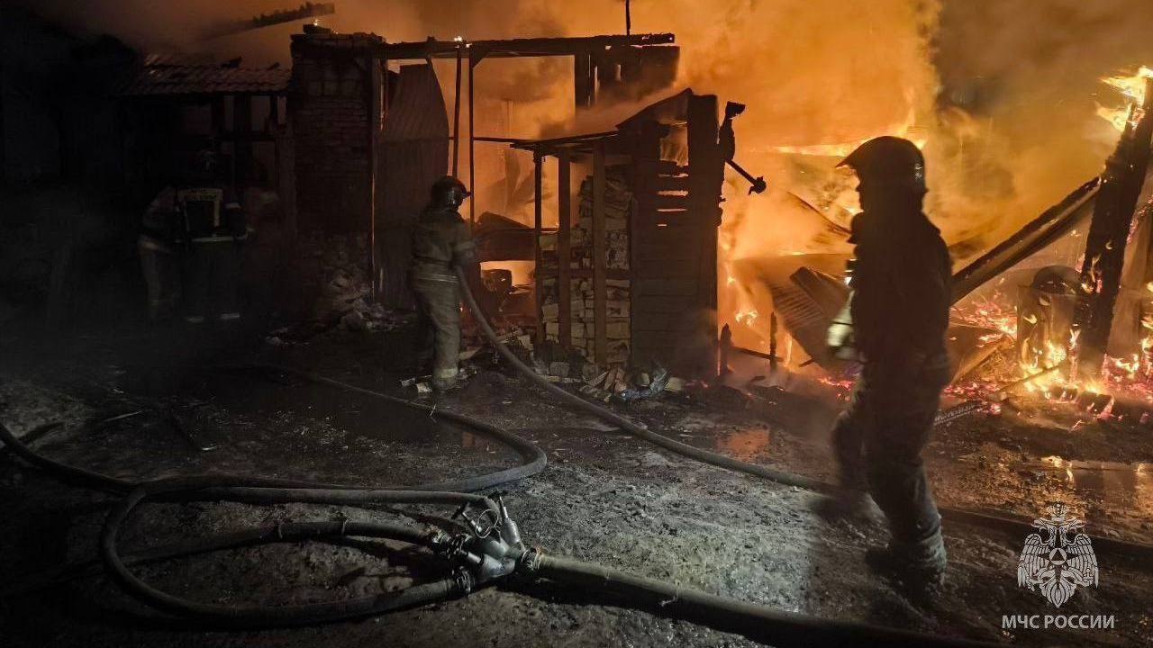 Девочка спасла семью во время пожара в Челябинской области Девочка спасла семью во время пожара в Челябинской области