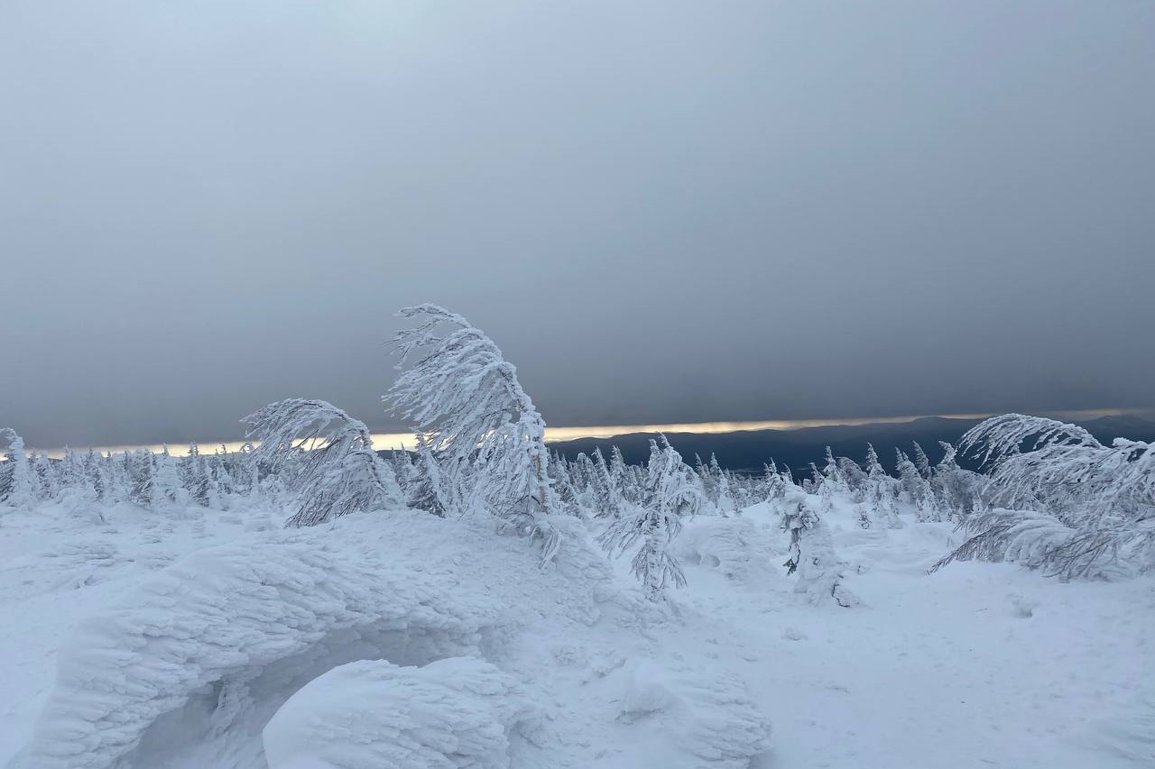 Последствия снежной бури засняли в горах Челябинской области
