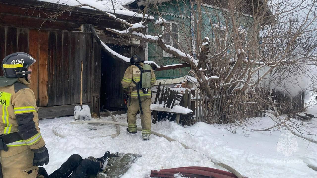 12-летняя школьница в Челябинской области помогла спасти мужчину из горящего дома 12-летняя школьница в Челябинской области помогла спасти мужчину из горящего дома