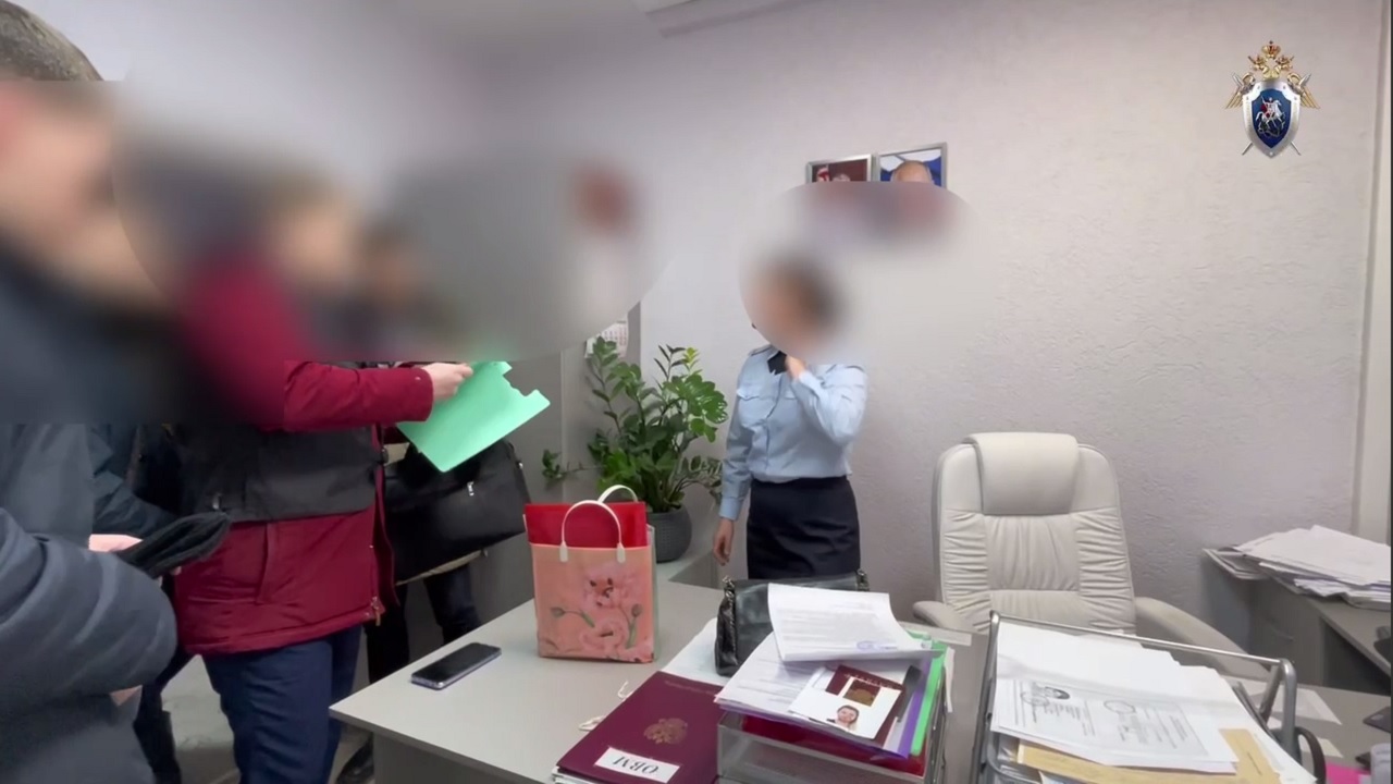 Замначальника отдела по вопросам миграции задержали в Копейске Замначальника отдела по вопросам миграции задержали в Копейске
