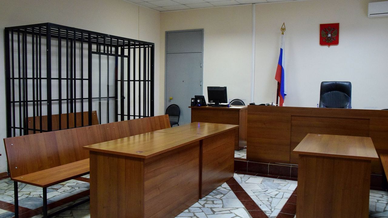 В Озерске осудят за взятки при строительстве дорог директора организации