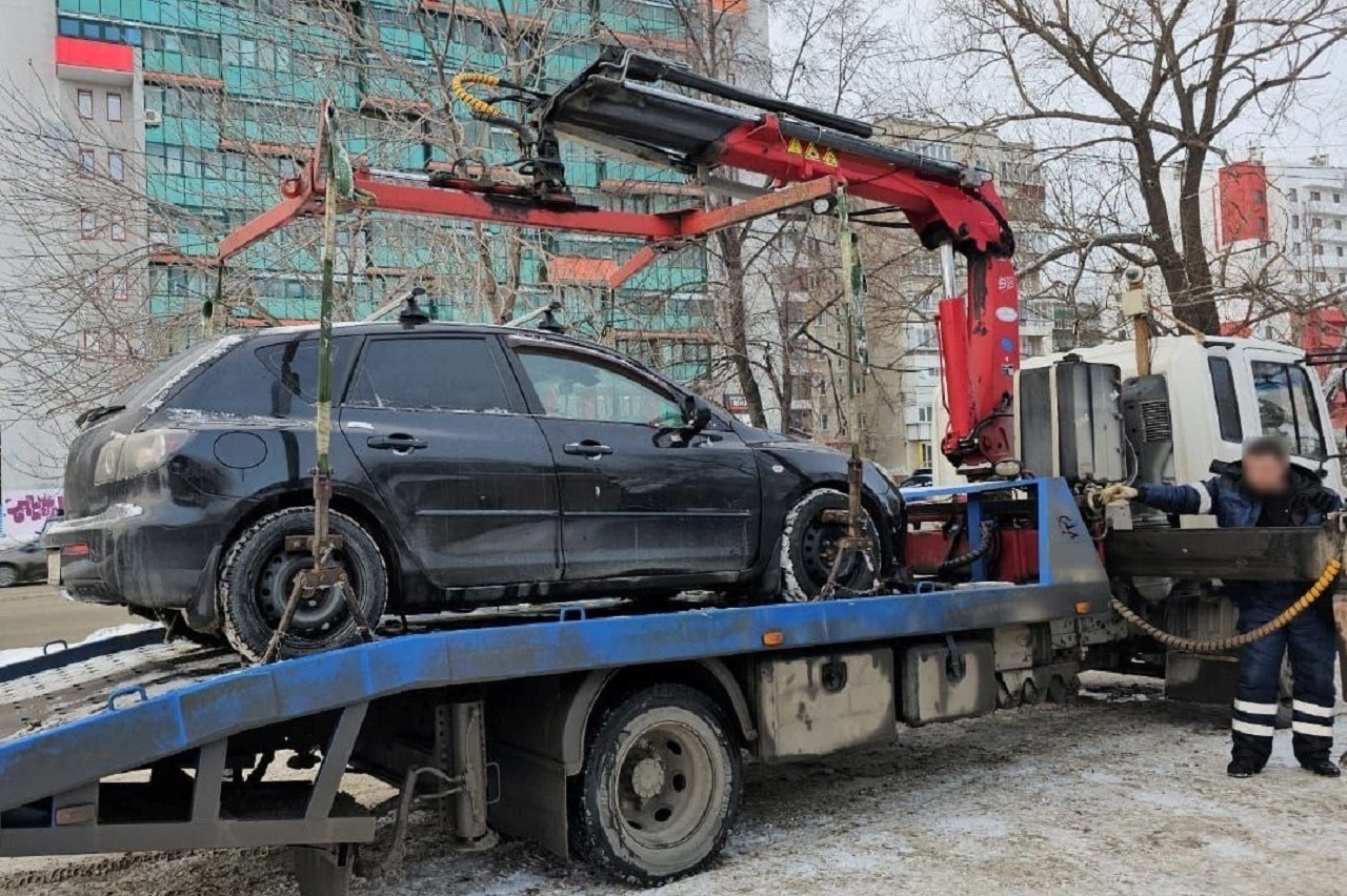 Приставы в Челябинске выманили злостную должницу, представившись ее клиентами