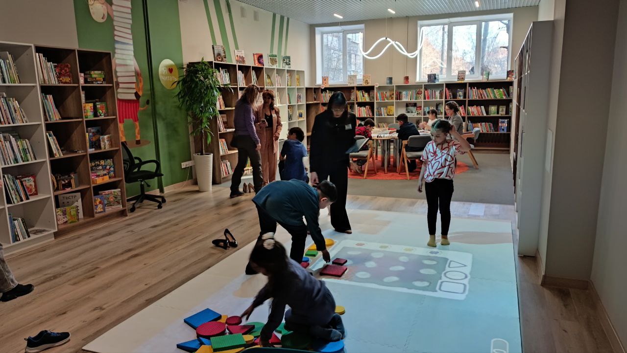 Одна из старейших библиотек открылась после ремонта в Челябинске