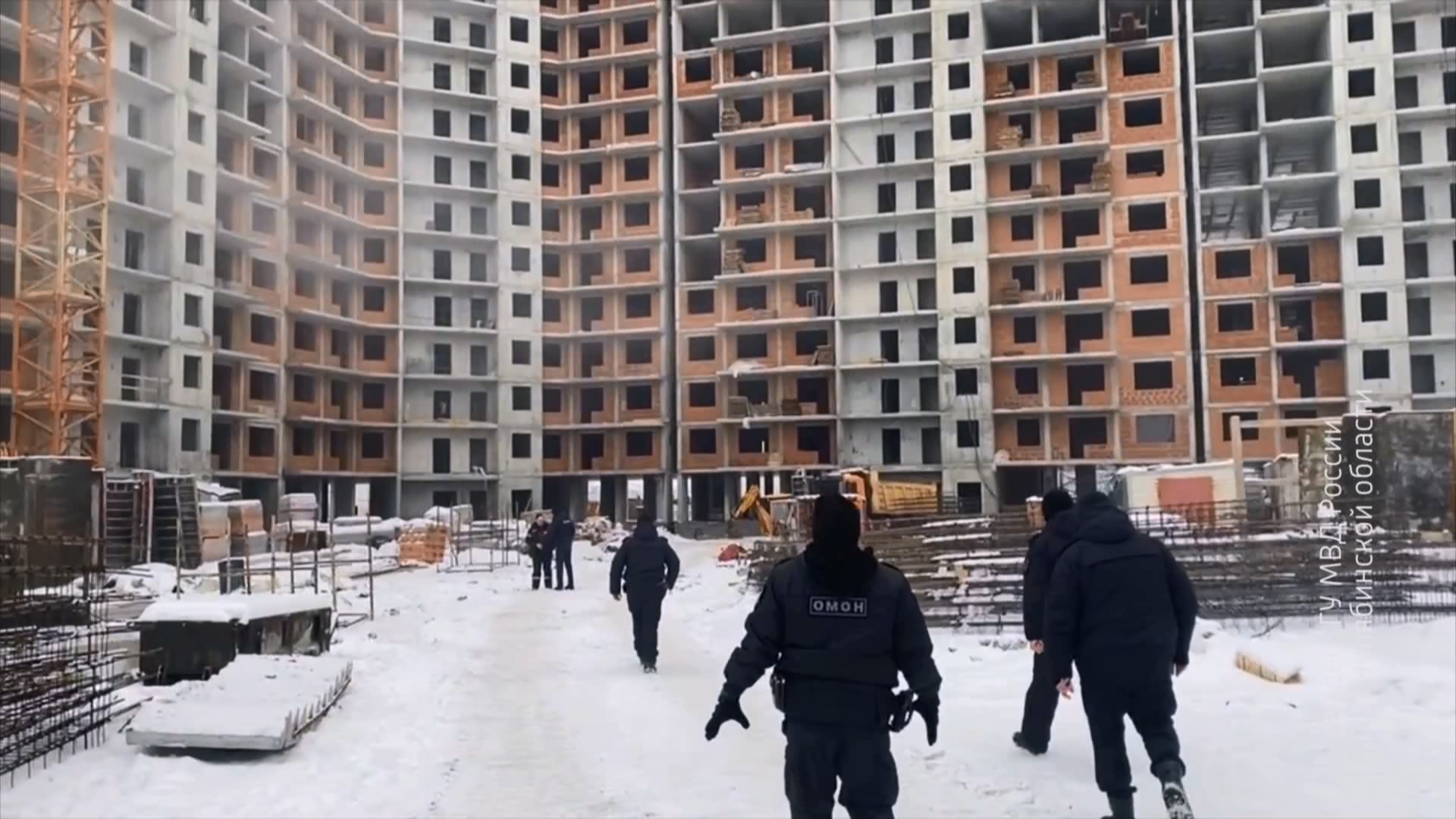 В Челябинске силовики провели рейд на рынке, в ТРК и на стройке В Челябинске силовики провели рейд на рынке, в ТРК и на стройке