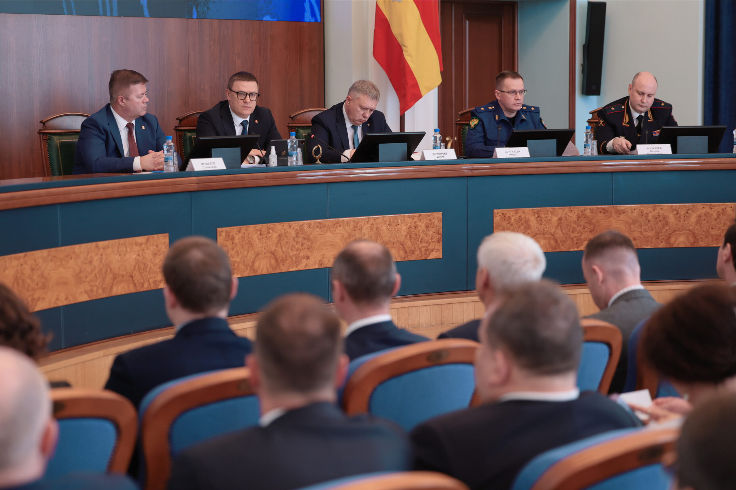 Губернатор поручил усилить работу по привлечению южноуральцев на диспансеризацию 