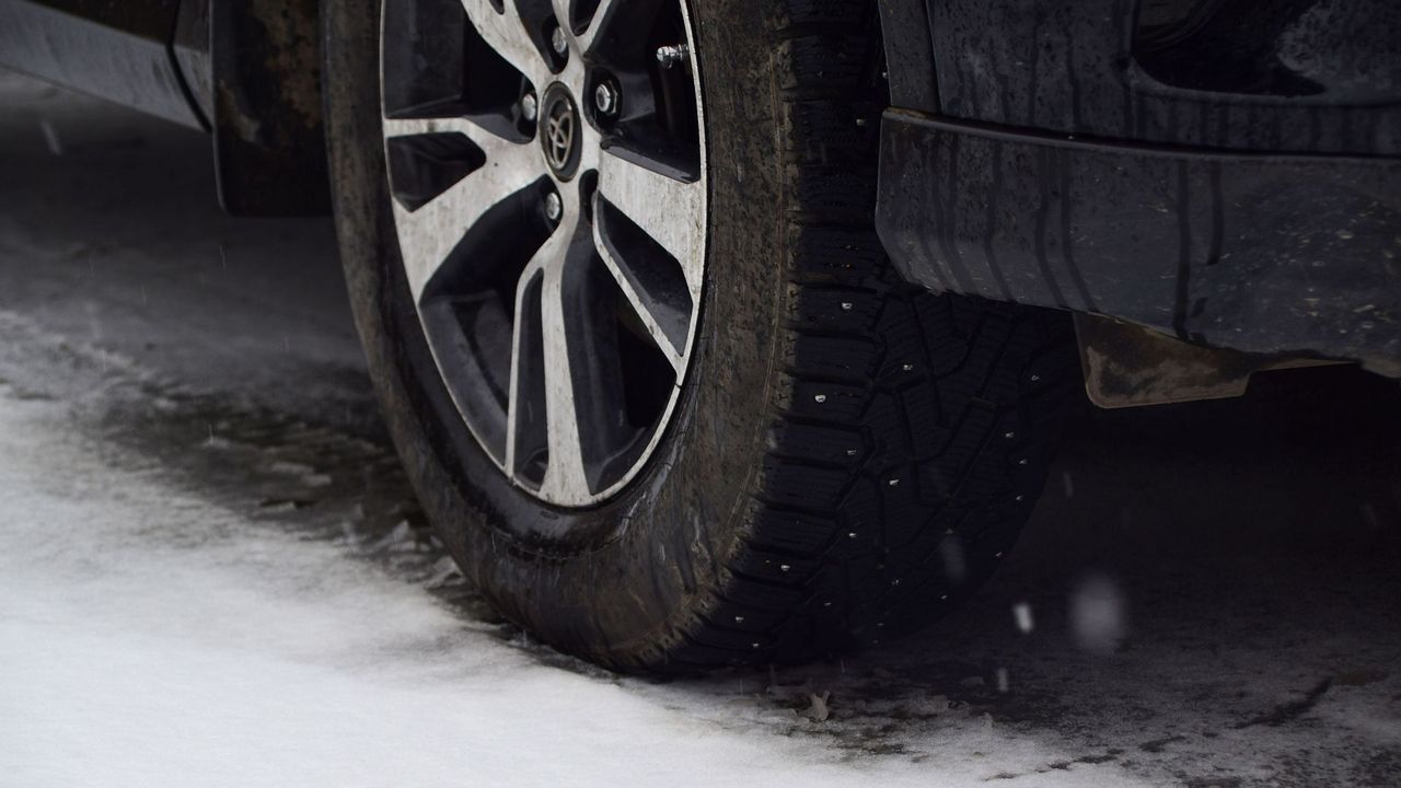 "Фигурное катание" на автомобилях устроили в Челябинской области