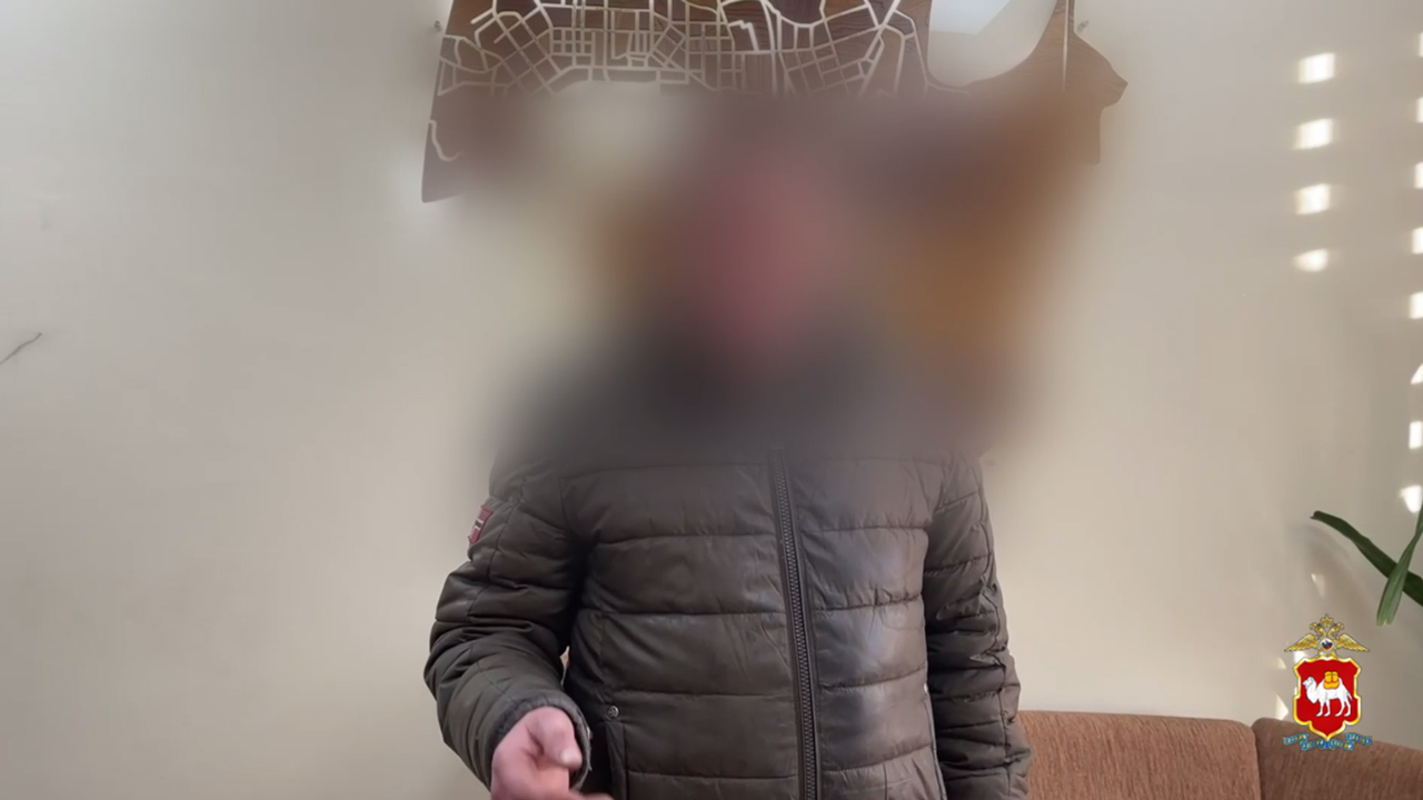 Мужчину задержали за попытку поджога здания в центре Челябинска Мужчину задержали за попытку поджога здания в центре Челябинска