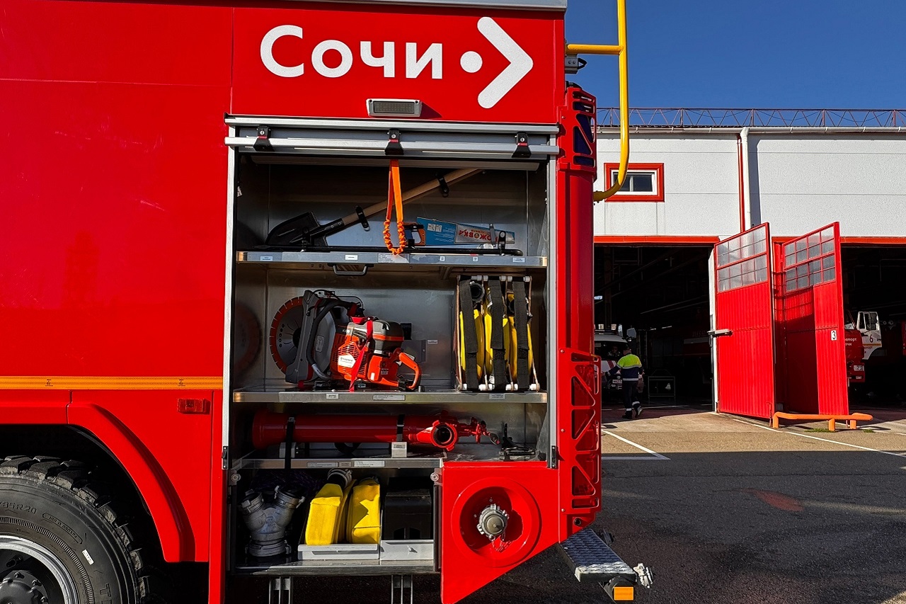 Спецтехнику для тушения пожара на аэродроме отправили из Миасса в Сочи