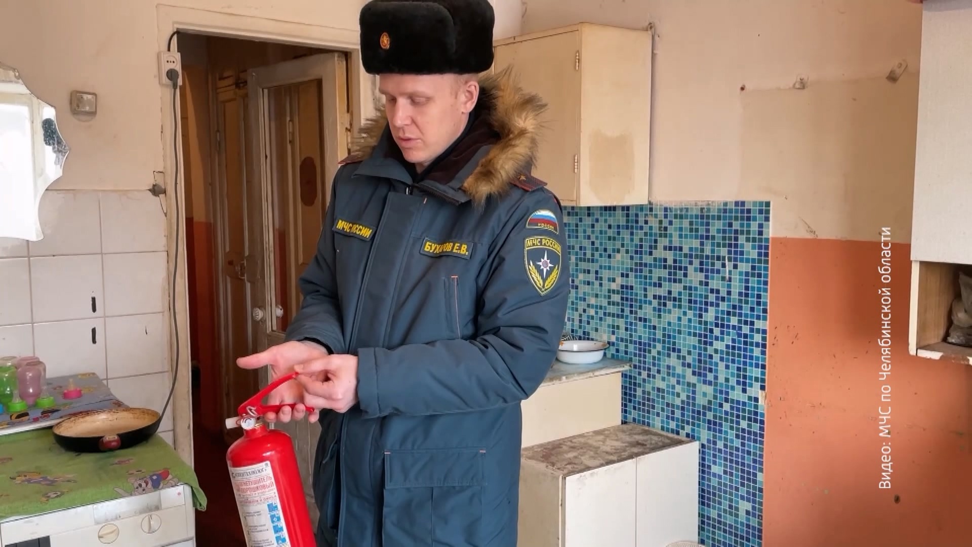 Сотрудники МЧС отправились в профилактический рейд по многодетным семьям Челябинска Сотрудники МЧС отправились в профилактический рейд по многодетным семьям Челябинска