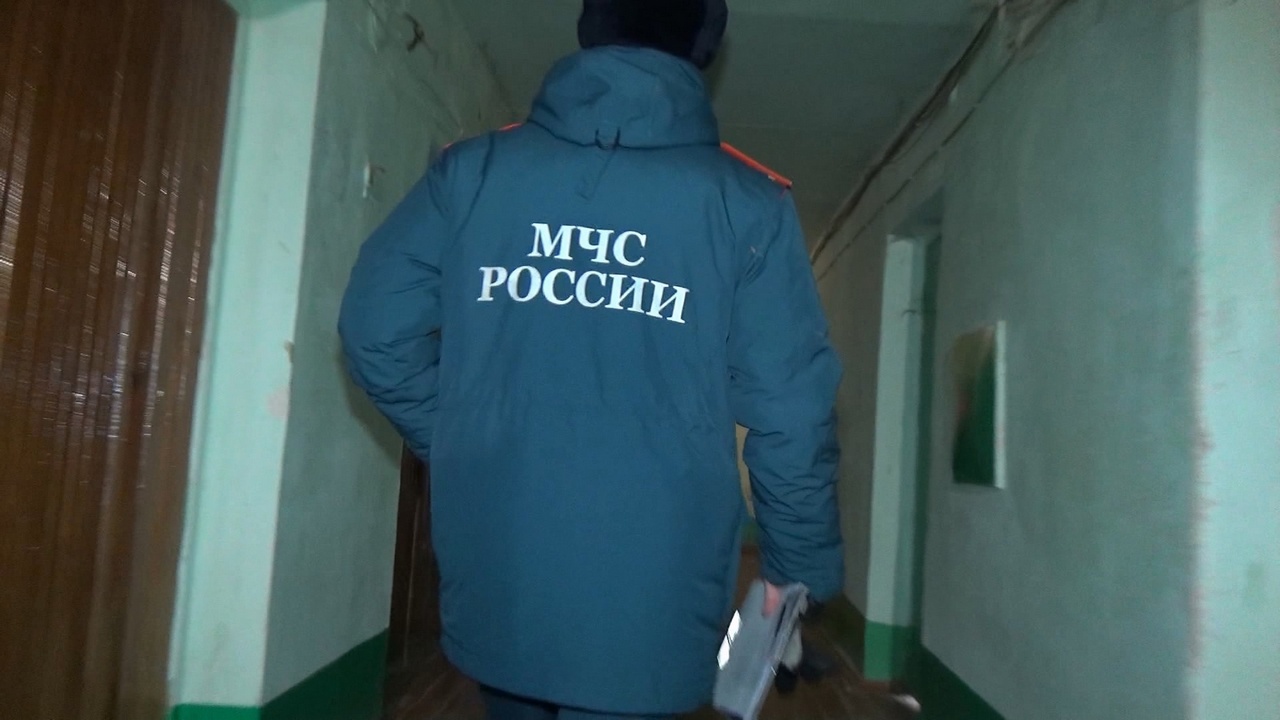 В Златоусте пожарные проверили безопасность общежитий