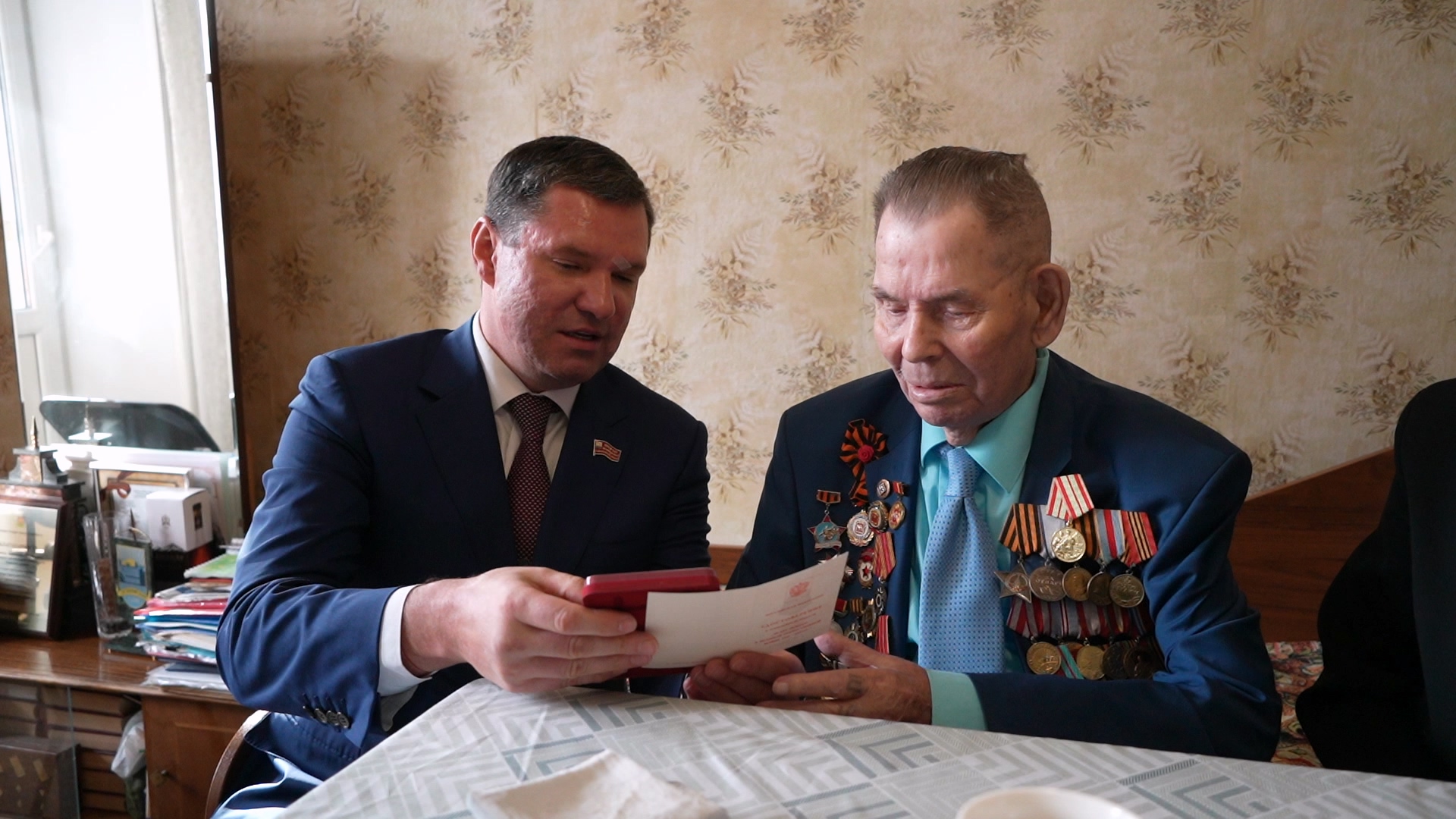 В Челябинске супругам вручили памятные медали в честь юбилея Победы