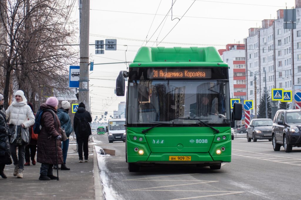 Новую выделенную полосу для общественного транспорта сделали в Челябинске