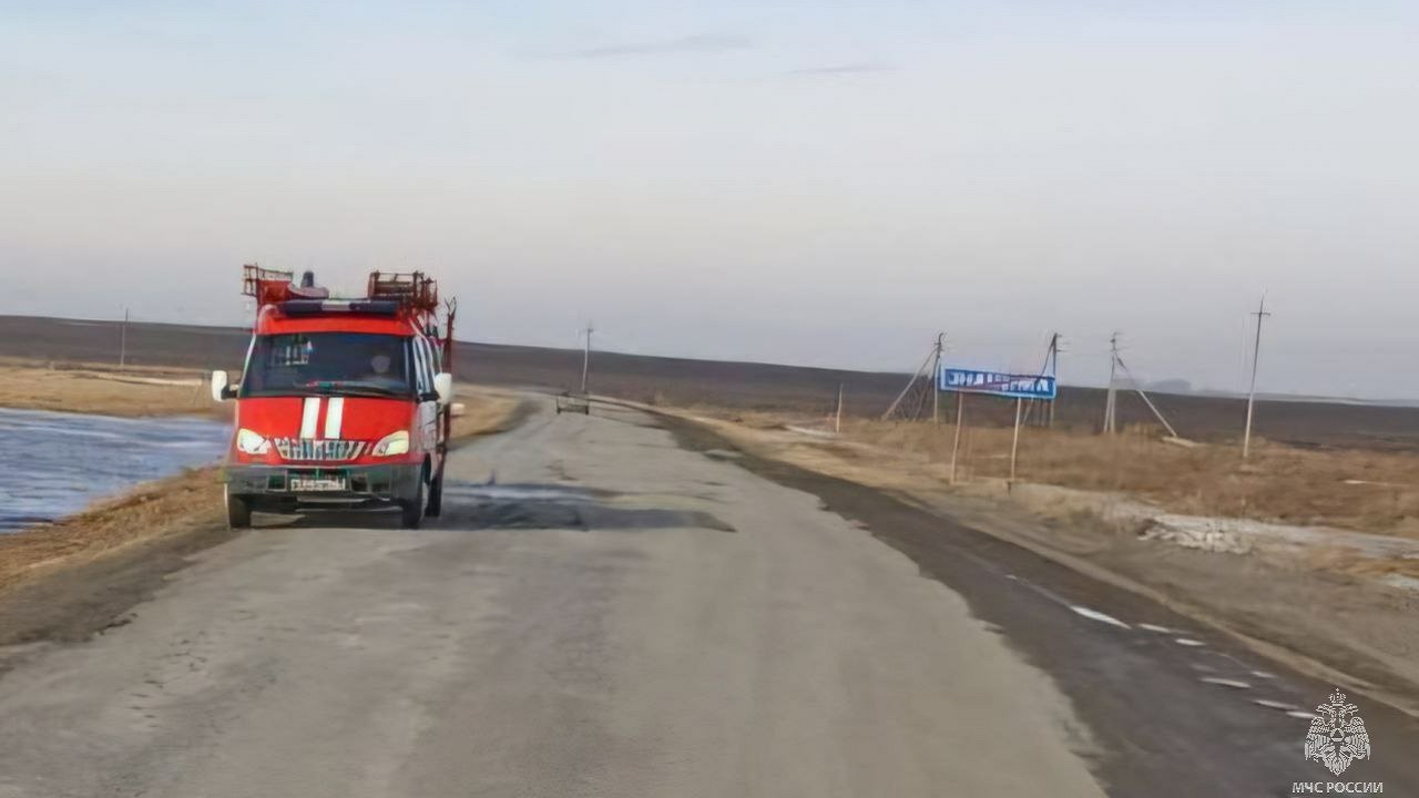 В Челябинской области перекрыли дорогу из-за паводка В Челябинской области перекрыли дорогу из-за паводка