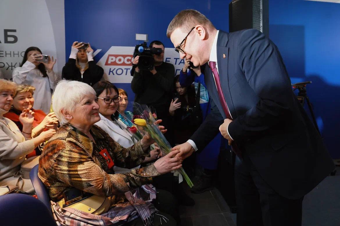 Губернатор Текслер поздравил с 8 Марта матерей и жен участников СВО