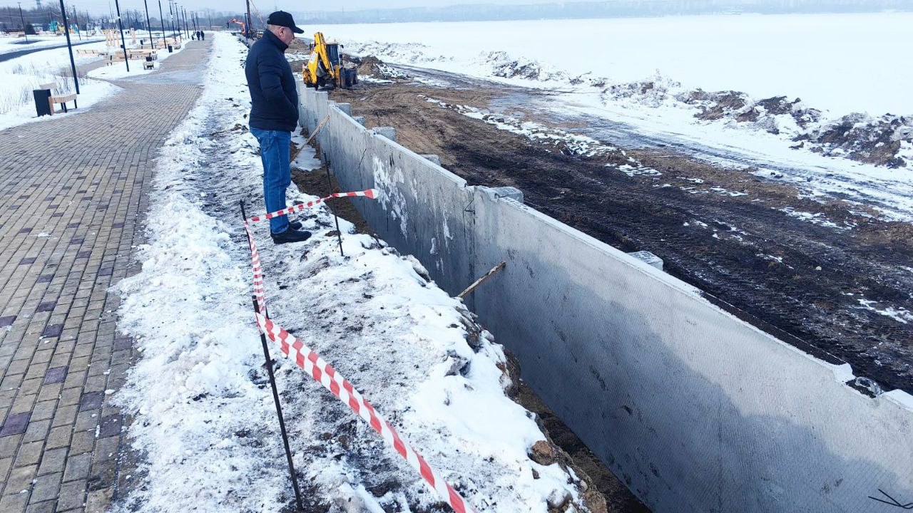 Берег новой набережной на Первом озере укрепляют в Челябинске