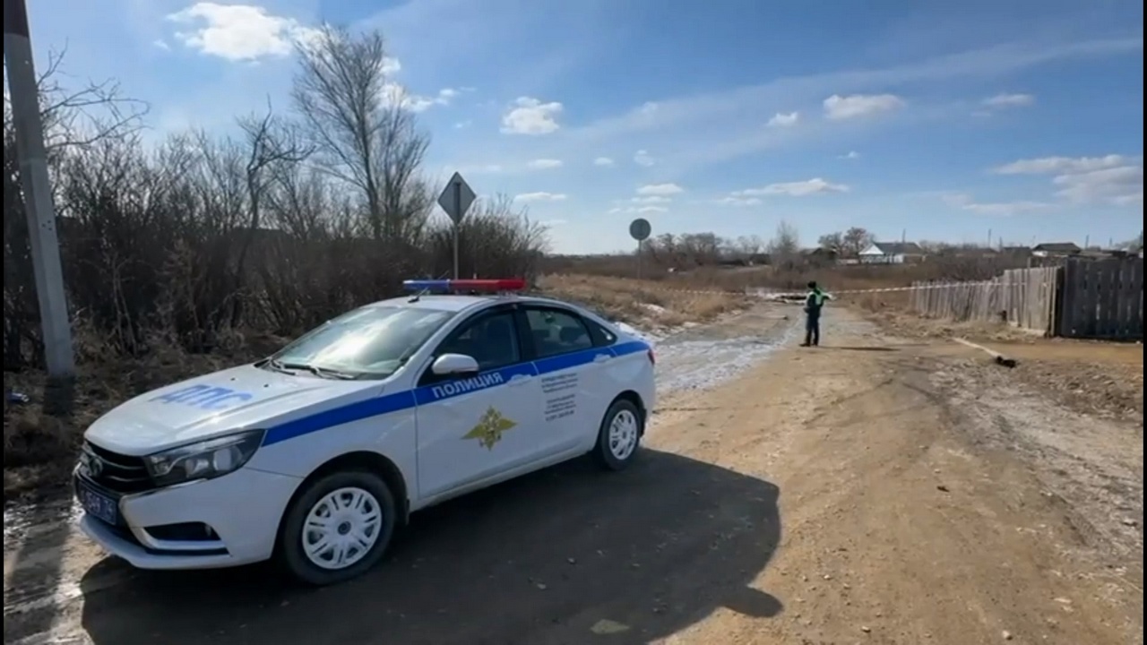 В Челябинской области экипажи ГАИ помогают водителям в паводок В Челябинской области экипажи ГАИ помогают водителям в паводок
