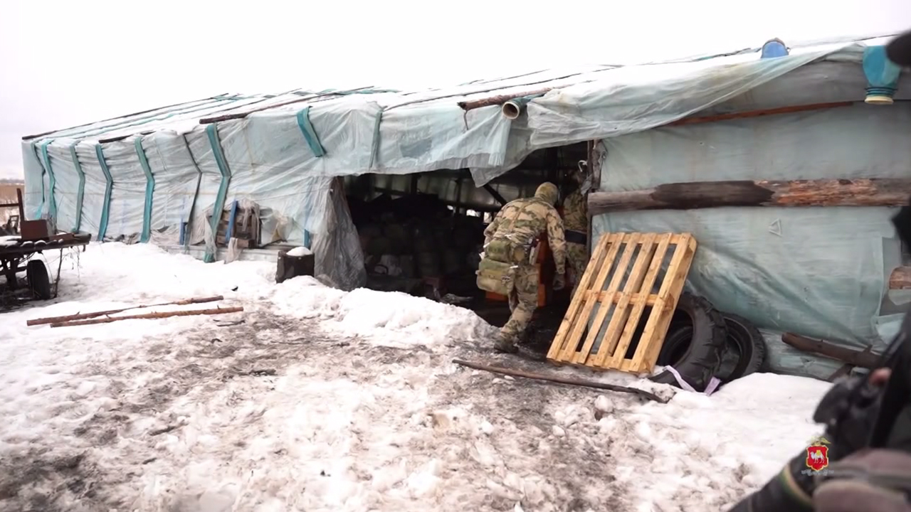 Силовики провели проверки в теплицах под Челябинском