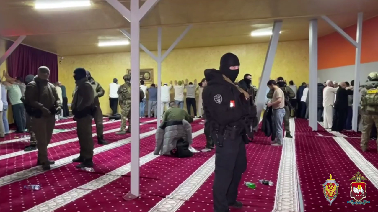 Силовики обнаружили нелегальную молельную комнату в Челябинской области Силовики обнаружили нелегальную молельную комнату в Челябинской области