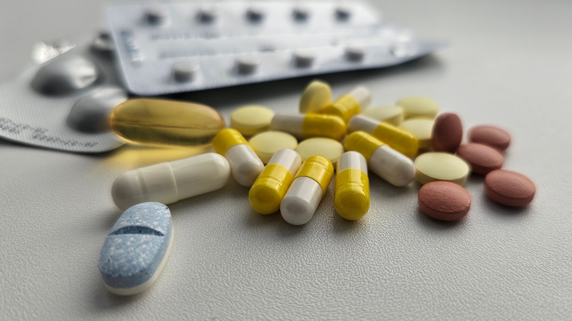 Магнитные бури: в конце ноября на Землю обрушится мощный космический шторм